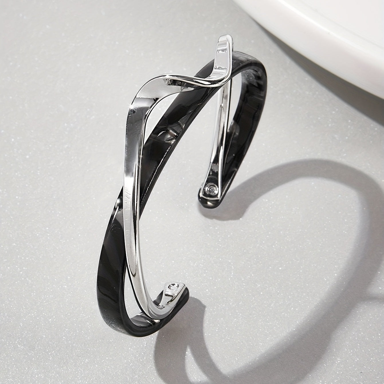 🌊 18K Altın Kaplama Dalga Bilezik – Minimalist Şıklık